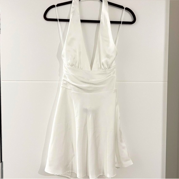 ZARA Satin Effect Deep V Nec Halter Mini Dress X-Small White Bow Party 4… - Picture 1 of 8